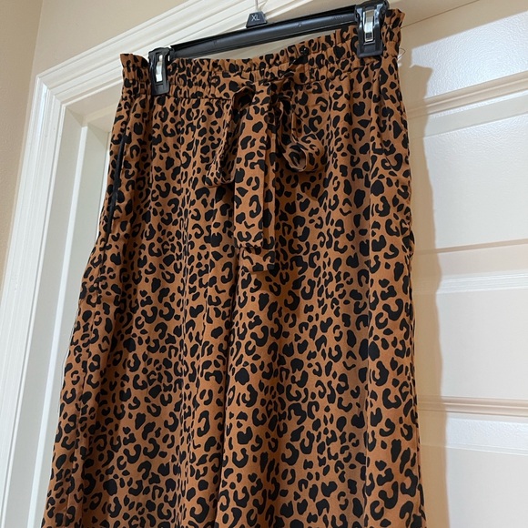Leopard Print Wide-Leg Pants Size M - Picture 2 of 7